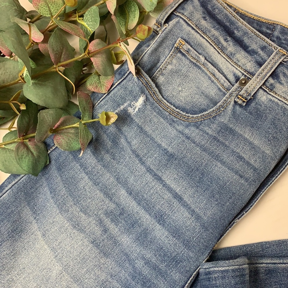 A&F curve love ankle high rise distressed jeans - Picture 3 of 8